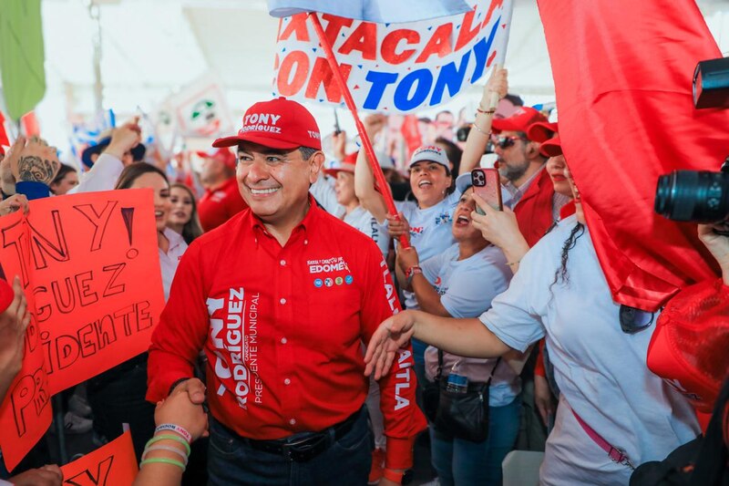 El candidato Tony Rodríguez saluda a sus simpatizantes.
 Tony Rodríguez, candidato a la presidencia municipal de Ecatepec.
 Tony Rodríguez, un candidato cercano a la gente.
 El candidato Tony Rodríguez se compromete a trabajar por el bienestar de los ciudadanos.
 Tony Rodríguez, el candidato de la esperanza.
 Tony Rodríguez, el candidato del cambio.
 El candidato Tony Rodríguez propone un nuevo modelo de gobierno para Ecatepec.
 Tony Rodríguez, el candidato que escucha a la gente.
 El candidato Tony Rodríguez se compromete a combatir la corrupción.
 Tony Rodríguez, el candidato que propone un nuevo modelo de seguridad para Ecatepec.