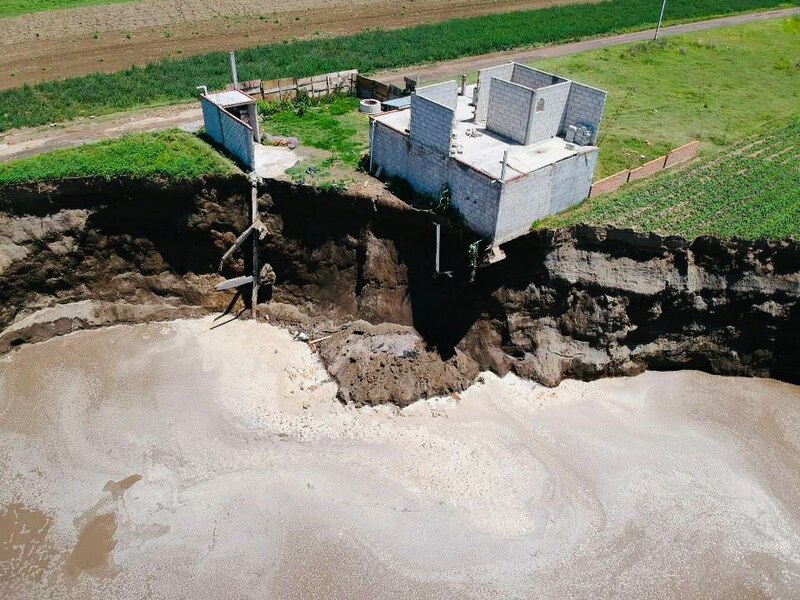 Colapso de una casa en un acantilado
