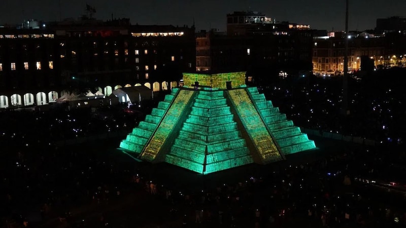 La pirámide iluminada de Chichén Itzá