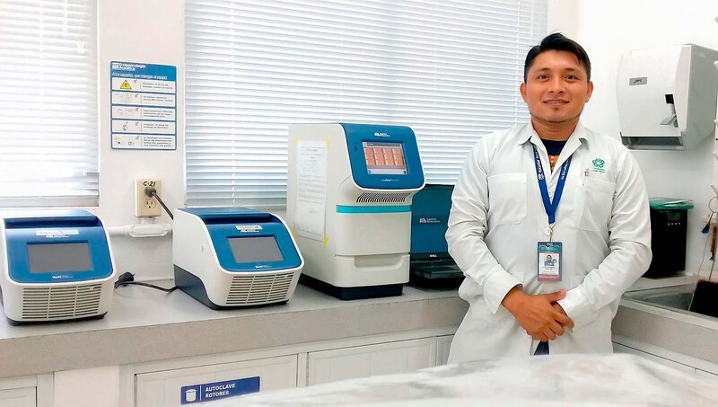 Científico en un laboratorio