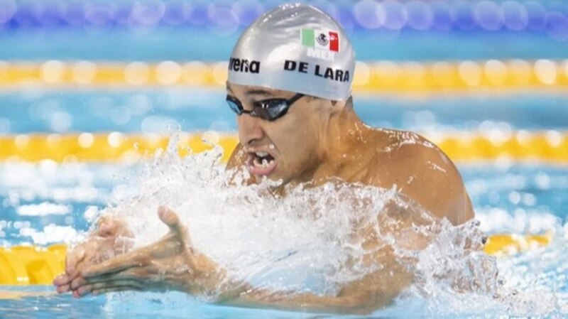 El nadador mexicano, Juan de Lara, se prepara para competir en los Juegos Olímpicos de Río 2016.