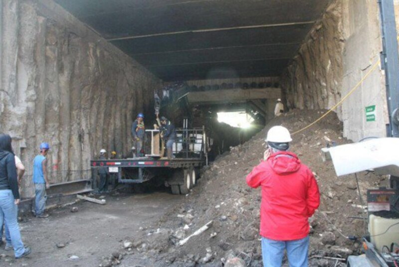 Trabajadores de la construcción en un túnel