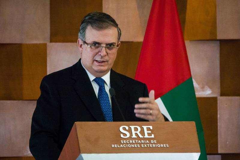 El canciller Marcelo Ebrard da un discurso en la Secretaría de Relaciones Exteriores