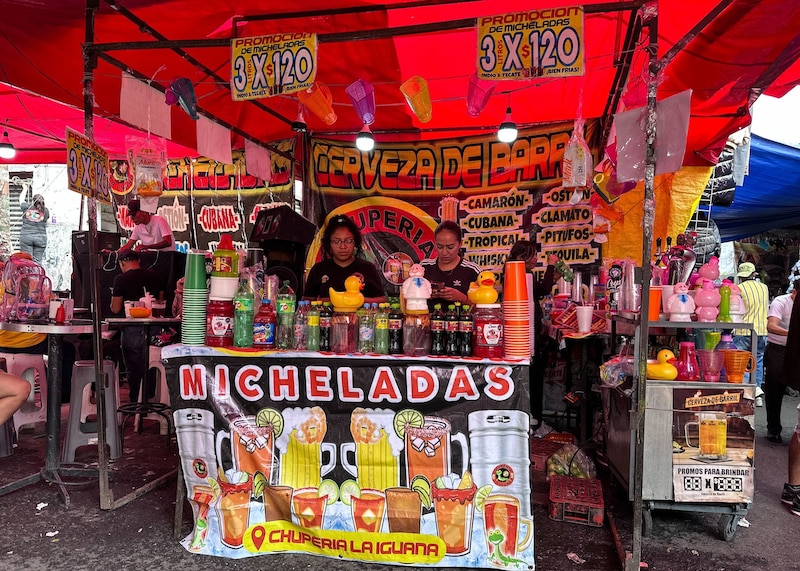 Title: Micheladas preparadas al momento con ingredientes frescos y naturales.