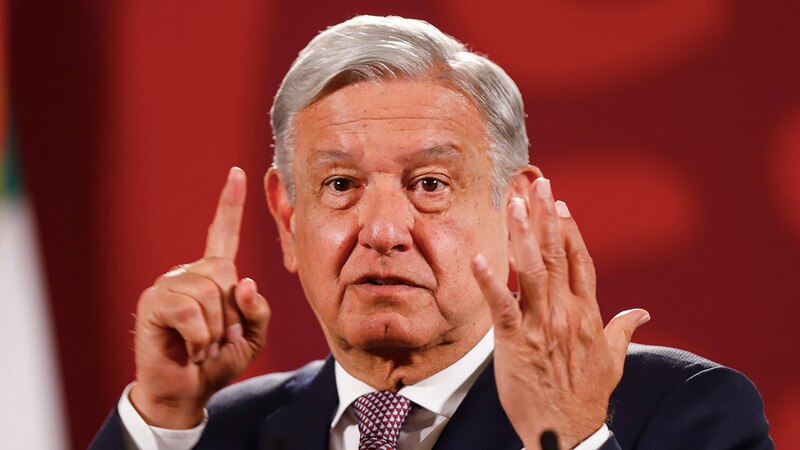 El presidente Andrés Manuel López Obrador habla durante una conferencia de prensa en Palacio Nacional.