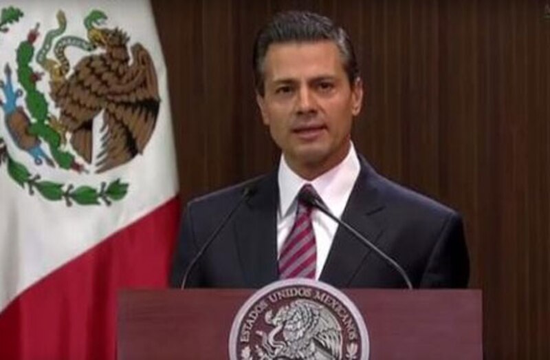 El presidente Enrique Peña Nieto da un discurso.