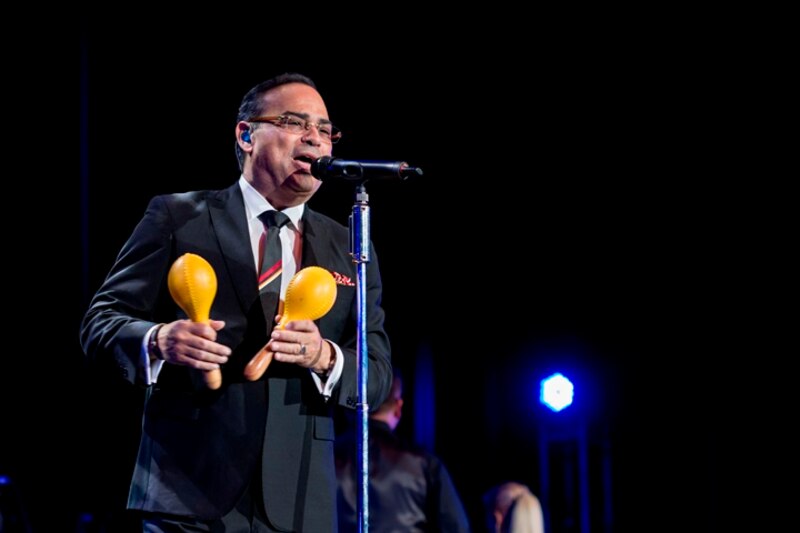 El cantante puertorriqueño Marc Anthony se presenta en concierto.