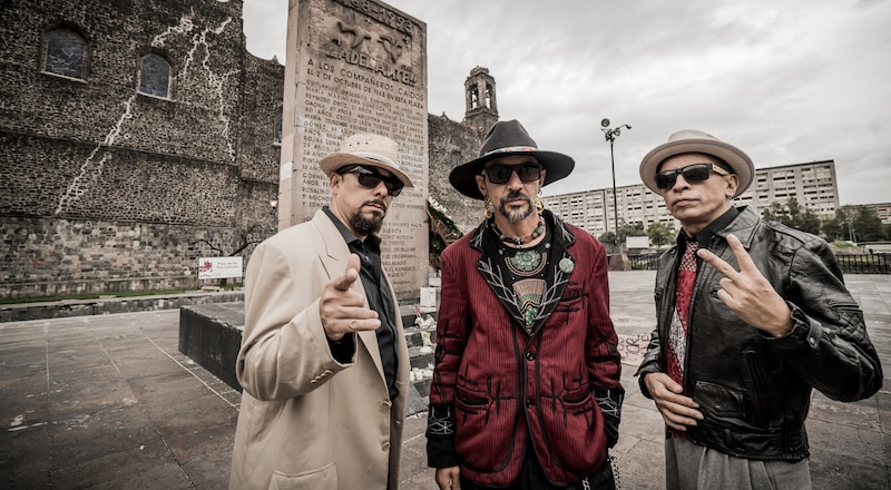 Title: Panteón Rococó en el Monumento a los Caídos de Tlatelolco