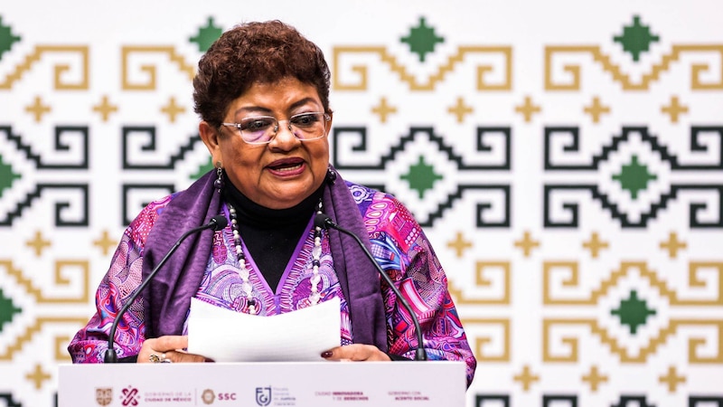 La Secretaria de Seguridad Ciudadana de la Ciudad de México, Rosa Icela Rodríguez Velázquez, durante una conferencia de prensa.