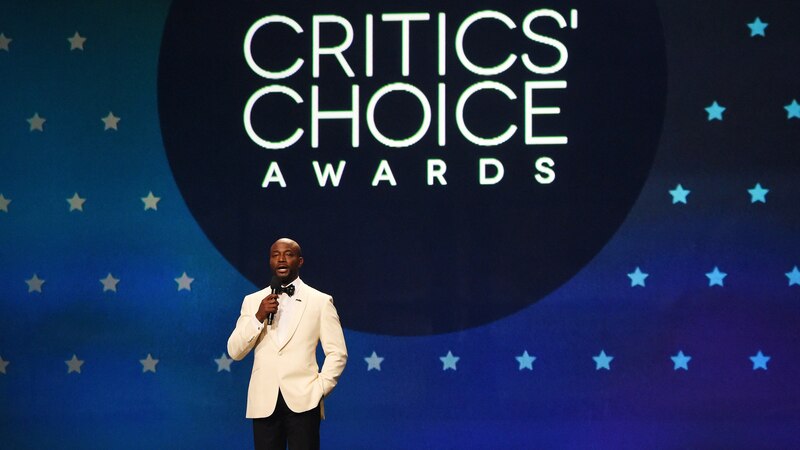 El actor Idris Elba presenta los premios Critics' Choice Awards 2018