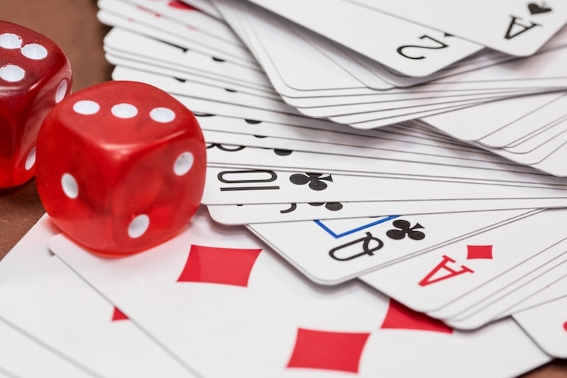 Dados y cartas