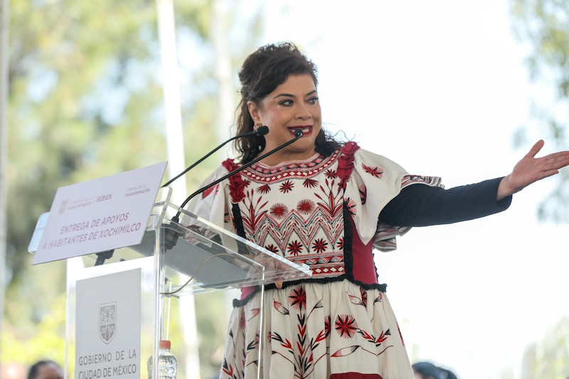 Clausura Sheinbaum entrega de apoyos en Xochimilco