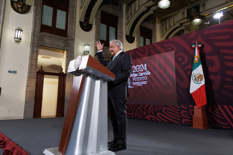 El presidente mexicano, Andrés Manuel López Obrador, pronuncia un discurso en el Palacio Nacional.