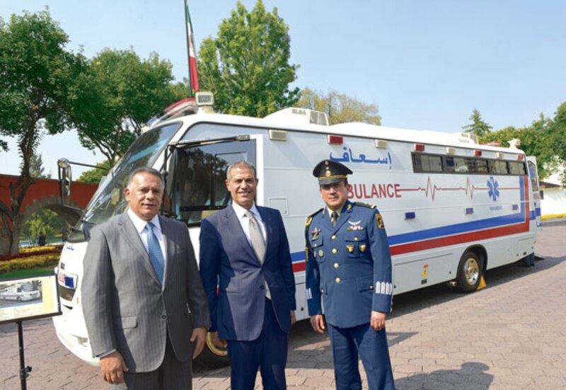 Entrega de ambulancias al ejército mexicano