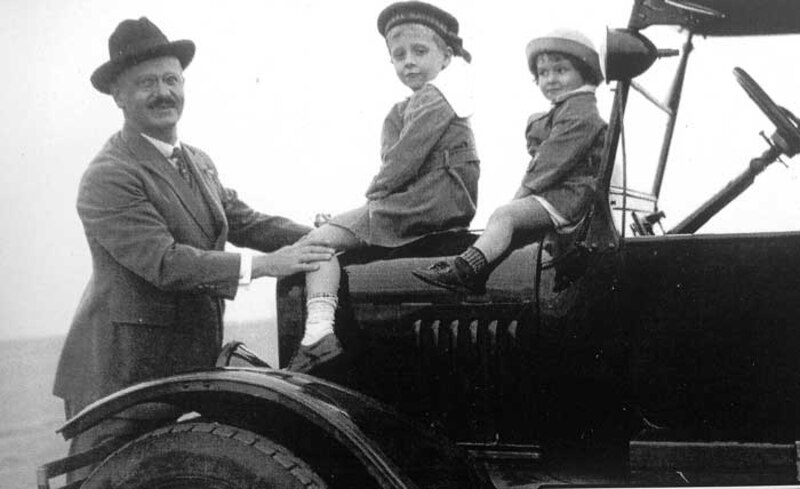 El presidente Adolfo Suárez con sus hijos Adolfo y Mariam