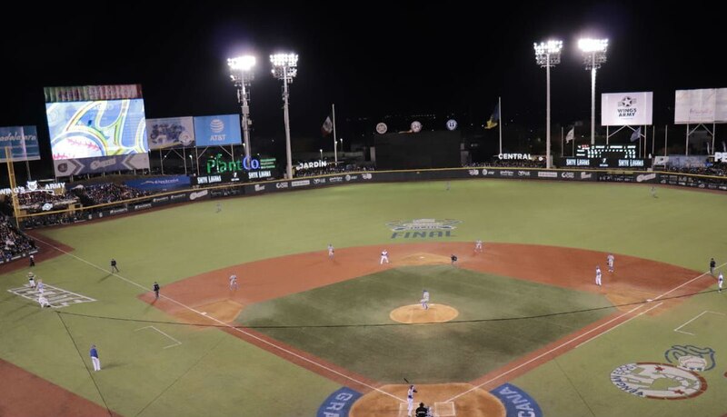 Juego de béisbol en el Estadio de Béisbol Monterrey