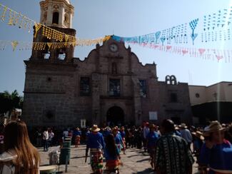 Miles de feligreses acuden a su cita anual con los Santos Reyes de Cajititlán, Jalisco
