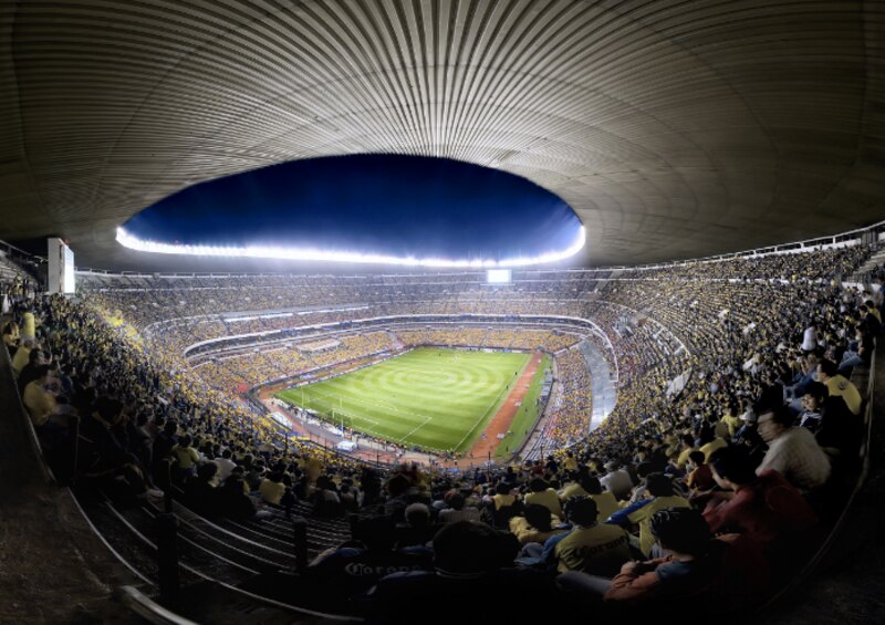 Estadio de fútbol lleno de gente