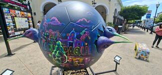 Tlaquepaque se suma al ambiente mundialista con balón monumental y nuevos arcos en el Centro Histórico