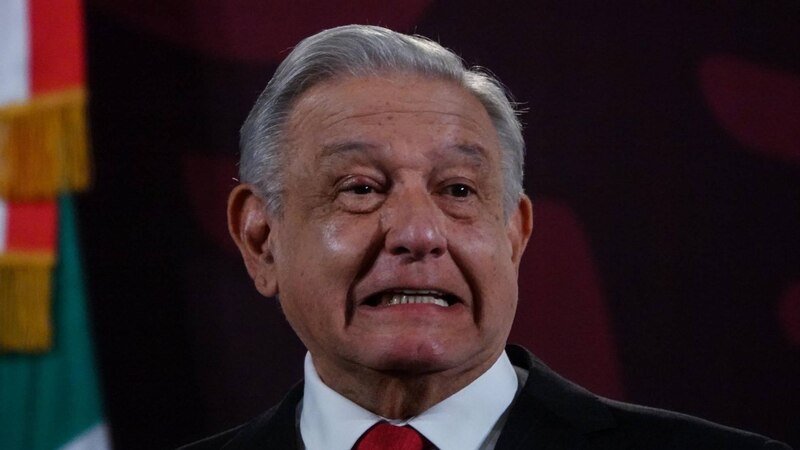 El presidente López Obrador da un discurso.