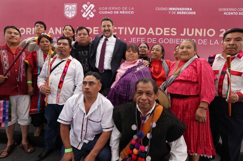 Title: El jefe de gobierno de la Ciudad de México, Miguel Ángel Mancera, encabeza la ceremonia de graduación de la generación 2017 de la Universidad de la Ciudad de México.