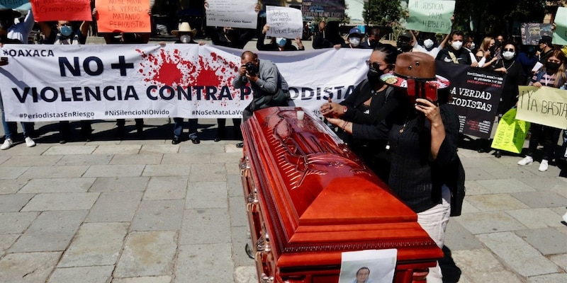 Multitudinaria marcha en Oaxaca para exigir justicia por el asesinato del fotoperiodista Heber López