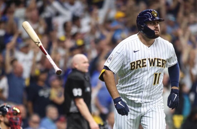 Rowdy Tellez conecta un jonrón de dos carreras en la victoria de los Cerveceros sobre los Cachorros