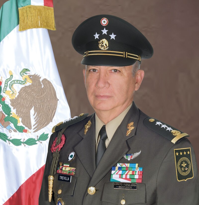 General mexicano con uniforme militar