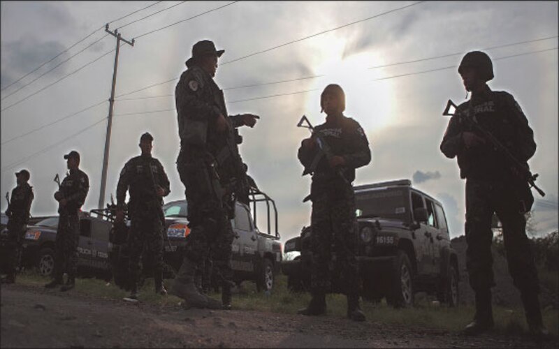 Policías mexicanos en una operación antidrogas
