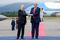 Trump recibe con aplausos a Putin en Alaska, lejos de protestas de locales por recibir a un criminal 