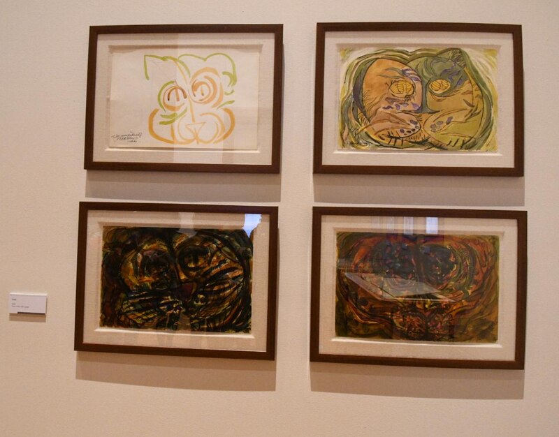 Cuatro pinturas de gatos en marcos de madera.