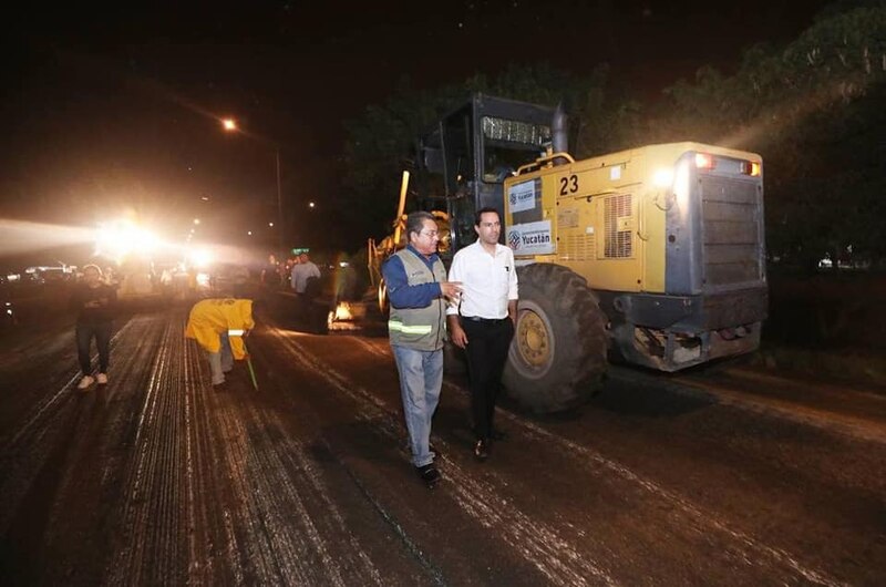 Bacheo nocturno en la ciudad de Mérida