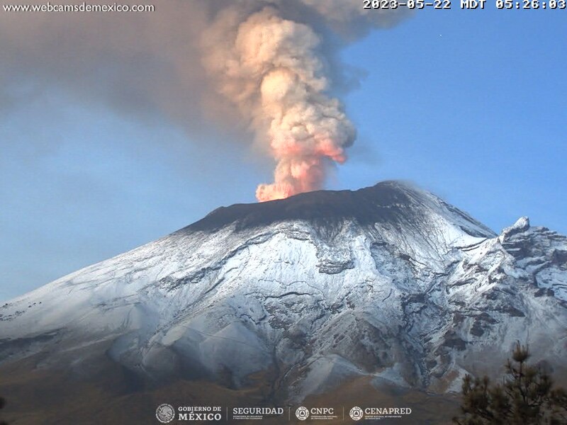 ¡Espectacular erupción del volcán Popocatépetl!