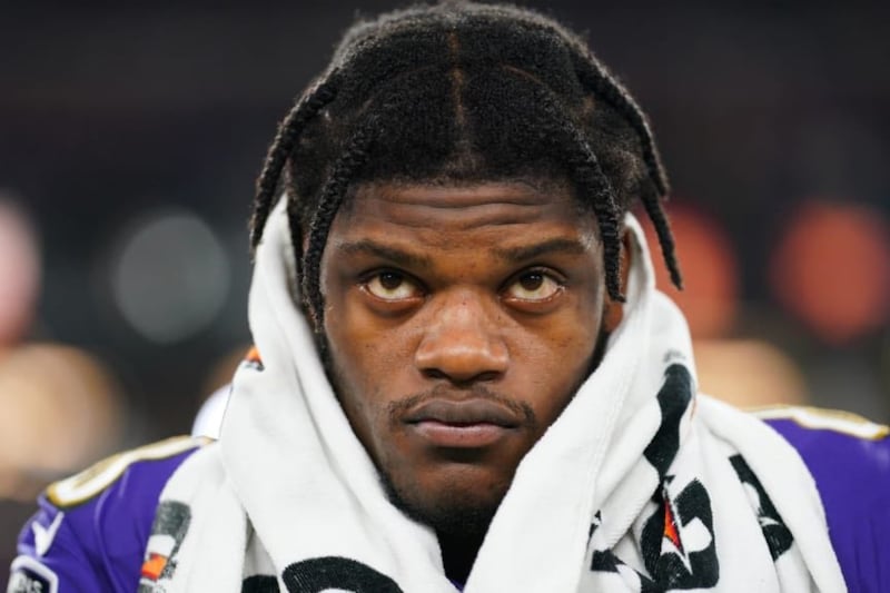 Lamar Jackson. El mariscal de campo se perderá su primer partido de esta temporada mientras la temporada de los Ravens va 1-3