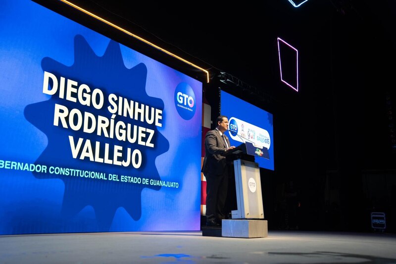 - El gobernador Diego Sinhue Rodríguez Vallejo encabeza la ceremonia del Grito de Independencia en Guanajuato