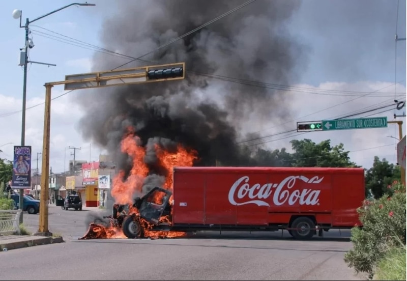 Accidente de camión de Coca-Cola deja varios heridos