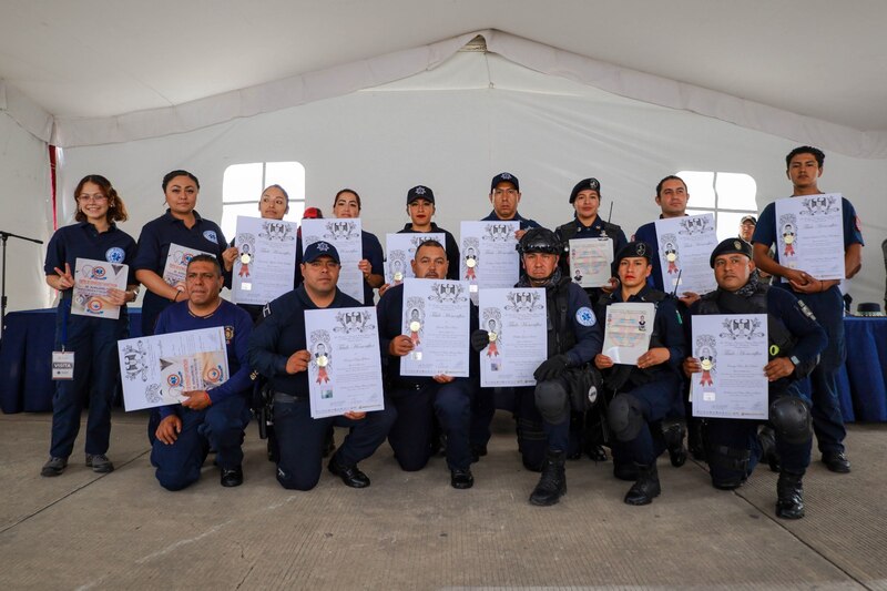 Entrega de reconocimientos a policías y paramédicos