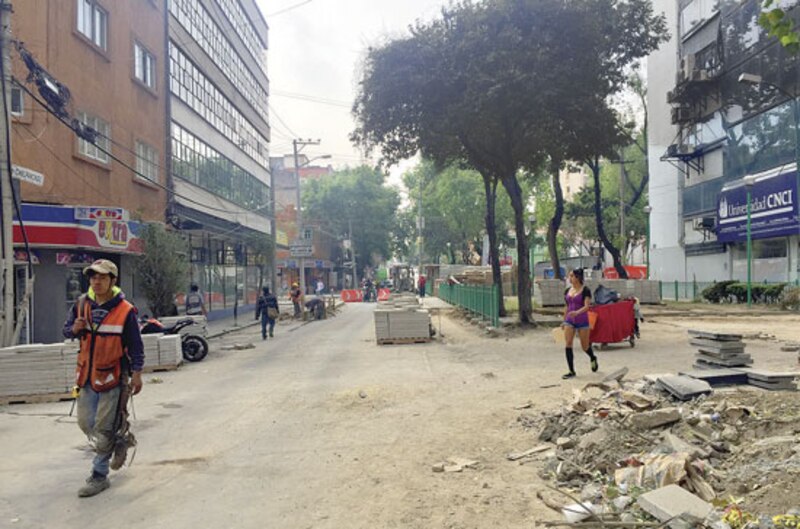 Trabajadores de la construcción en una calle de la Ciudad de México