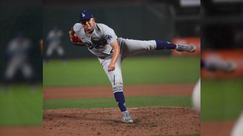 Clayton Kershaw poncha a un bateador en el juego de los Dodgers contra los Giants.