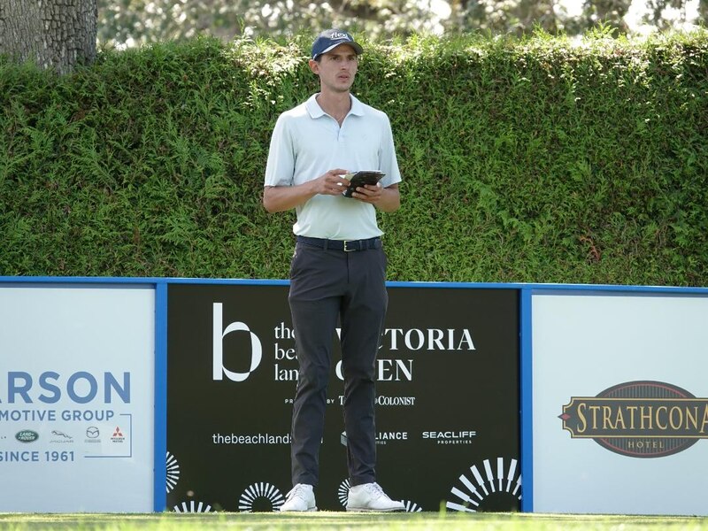 Golfista profesional en el campo de golf