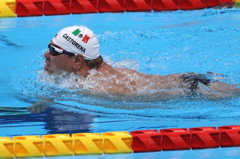 El nadador mexicano, Juan José Ustarroz, durante una competencia.