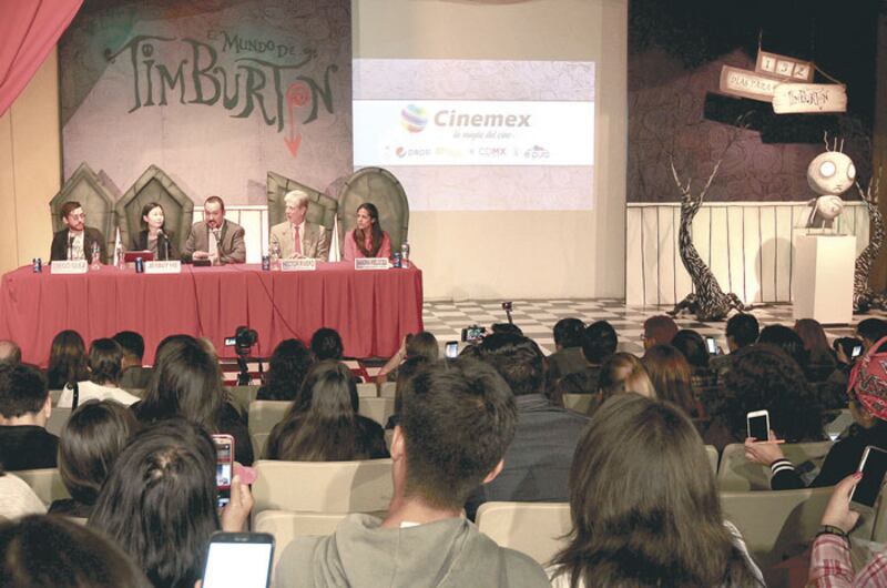 Conferencia de prensa de Tim Burton en el Festival de Cine de Morelia