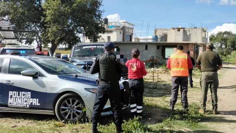 Rescatan a mujer y a sus hijos tras derrumbe de su vivienda en Ecatepec