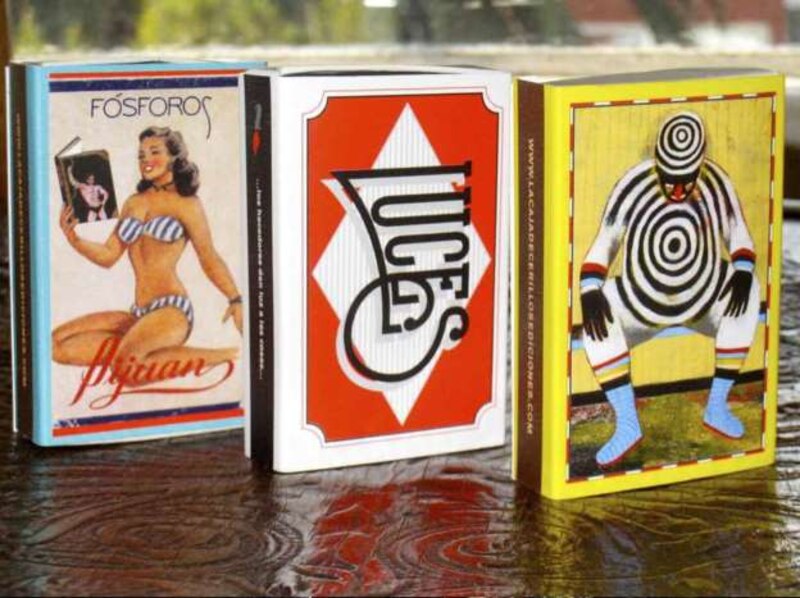 Cajas de cerillas con diseños retro