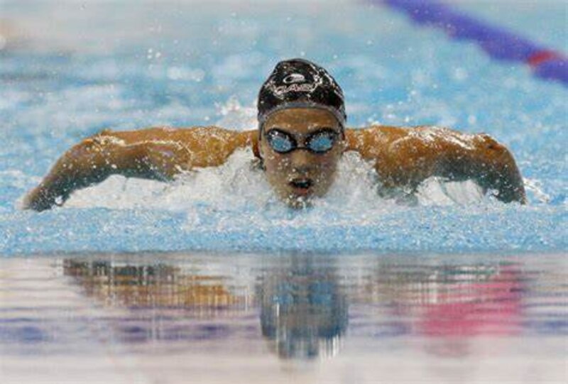 Michael Phelps nadando estilo mariposa