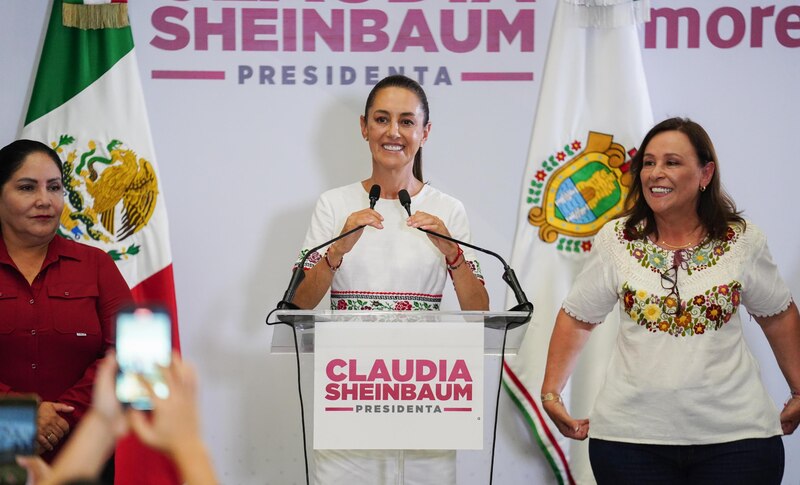 Claudia Sheinbaum, candidata a la presidencia de México, da un discurso ante sus simpatizantes.