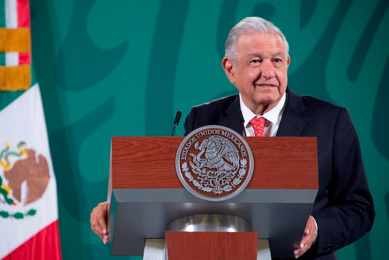 El presidente Andrés Manuel López Obrador da un discurso en el Palacio Nacional.