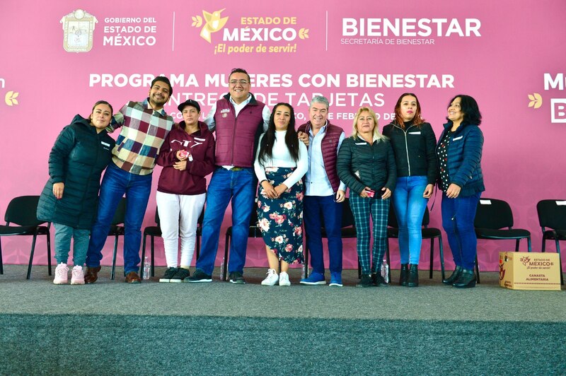 Title: Mujeres con Bienestar reciben tarjetas para canasta alimentaria