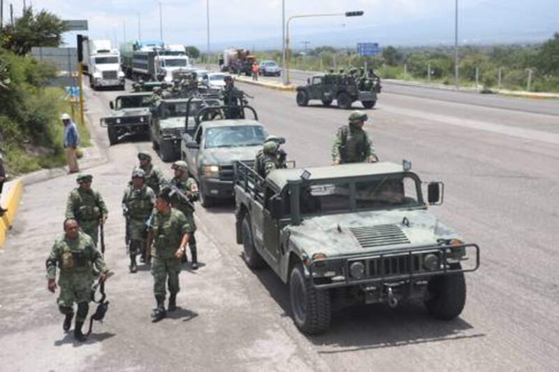 Militares mexicanos resguardan la frontera sur de México