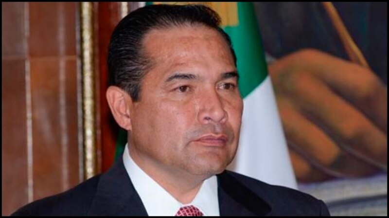 El gobernador de Oaxaca, Alejandro Murat, durante una conferencia de prensa.